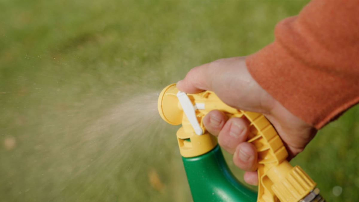 Scotts Weed B Gon MAX Ready-to-Spray Weed Control/Killer Concentrate, Herbicide for Lawns, 1-L